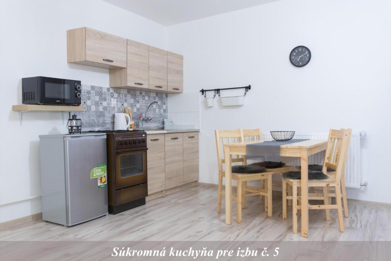 Ubytovanie Adina Poltár Exterior foto